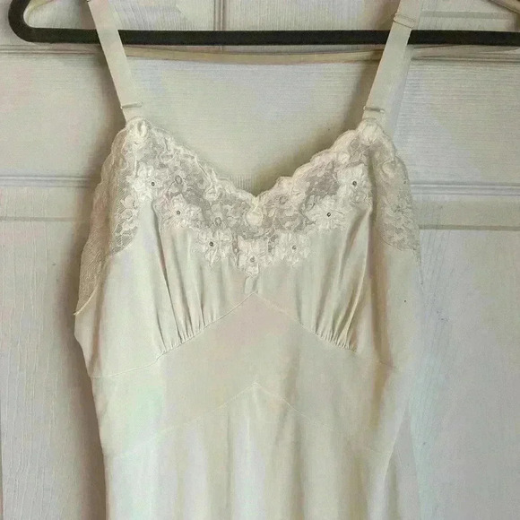 Vintage Aristocraft Slip Nightgown Sleepwear Adjustable Strap Floral Lace Sz 32 - Picture 2 of 6